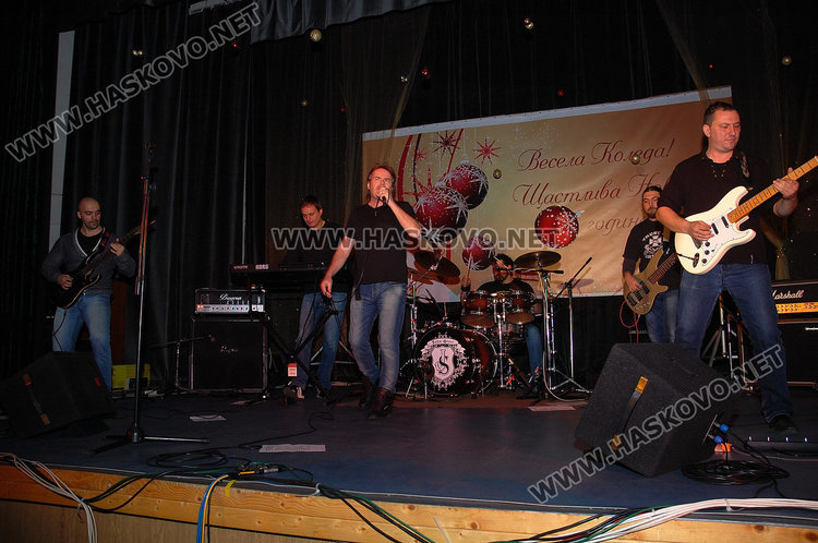 „John Steel” записват  новия си албум с Дуги Уайт