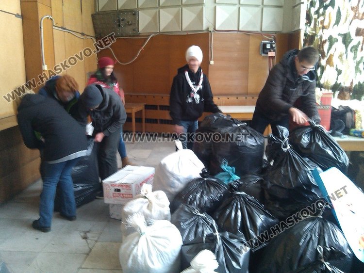 17 тона родопски картофи и 50 чувала дрехи и завивки събраха хората от четири общини