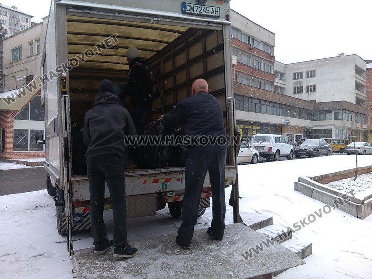 17 тона родопски картофи и 50 чувала дрехи и завивки събраха хората от четири общини