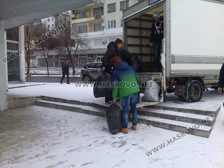 17 тона родопски картофи и 50 чувала дрехи и завивки събраха хората от четири общини