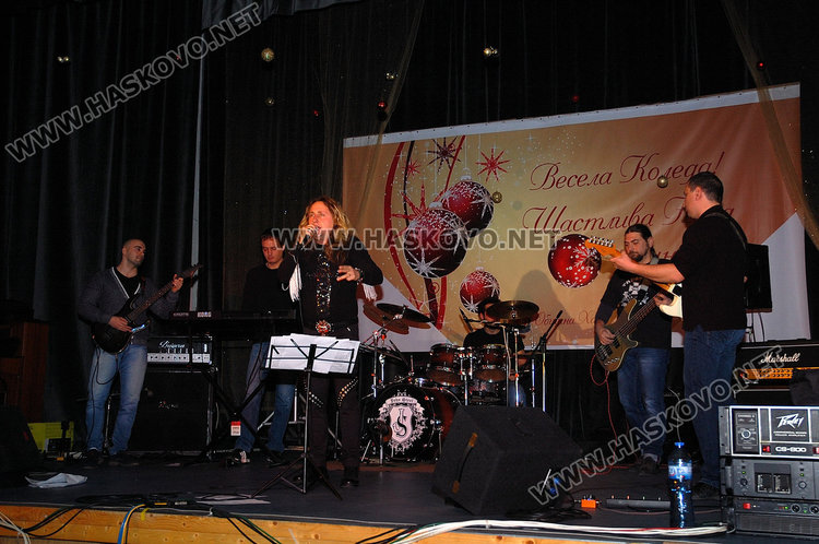 „John Steel” записват  новия си албум с Дуги Уайт