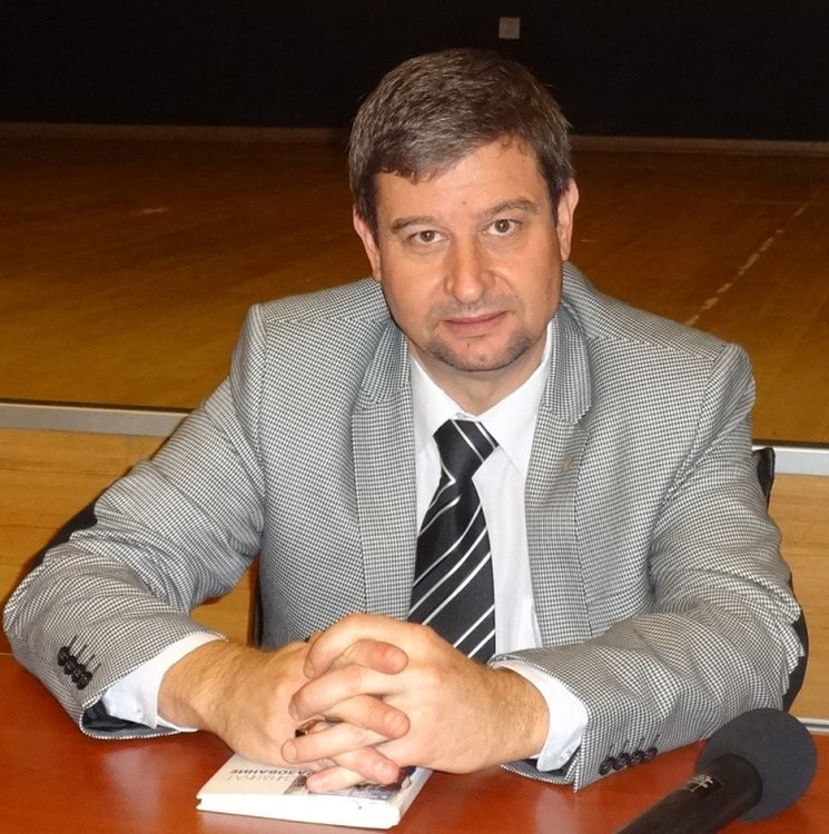 Юлиян Петров