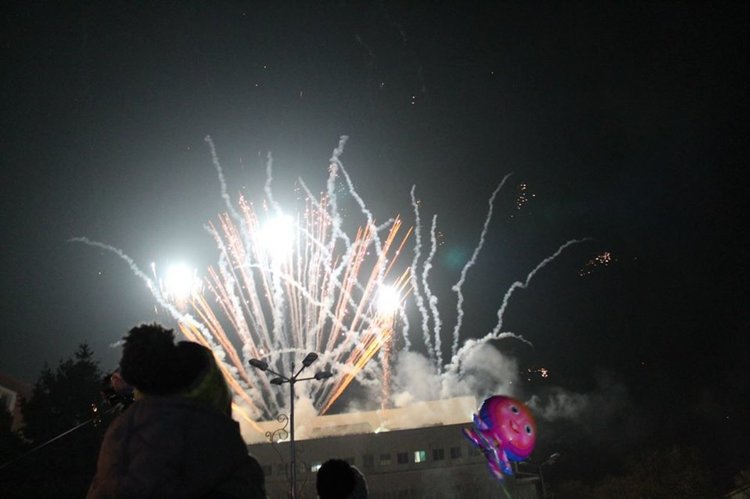 Канят димитровградчани на площада в новогодишната нощ