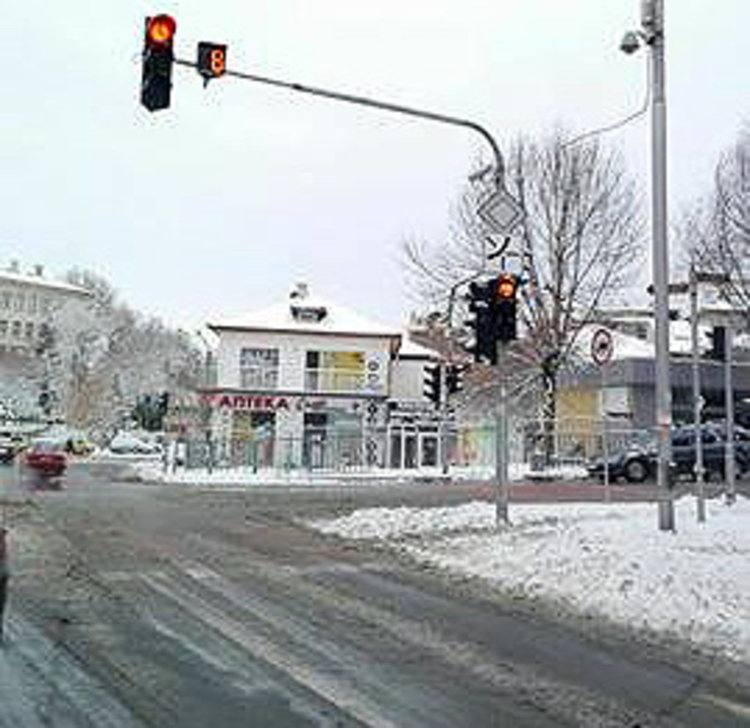 17 снегорина чистят в Хасково от полунощ, паяк вдига колите от улиците 