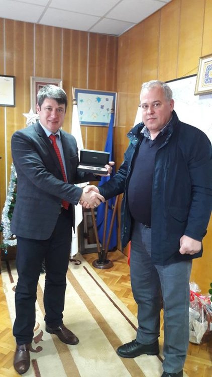 Подариха на Ресми Мурад писалка, с която да подписва нови проекти