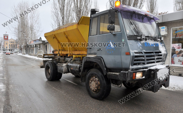 17 снегорина чистят в Хасково от полунощ, паяк вдига колите от улиците 