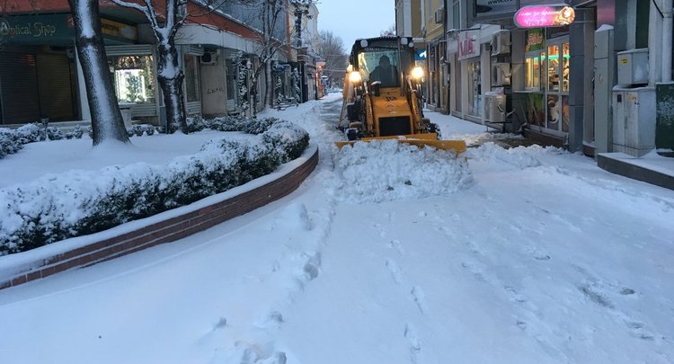 Жълт код в 9 области заради поледици и снегонавявания
