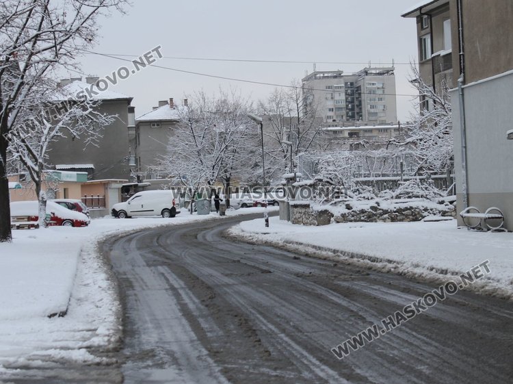 Чистят снега в Димитровград с 8 снегорина