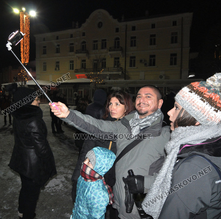 Честита Нова 2017 година! Да е мирна и щастлива 