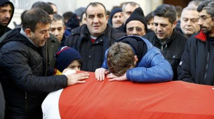 Чужденци от поне пет държави са сред убитите в атаката в Истанбул