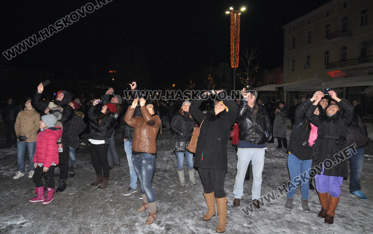 Честита Нова 2017 година! Да е мирна и щастлива 