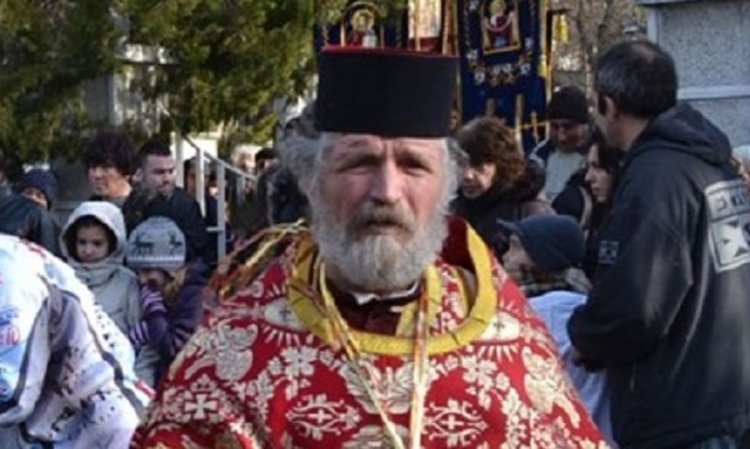 Отец Петър Гарена обяви война на ало апашите