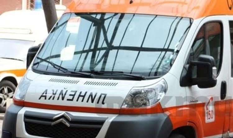 Двама души загинаха при пожар във Варна