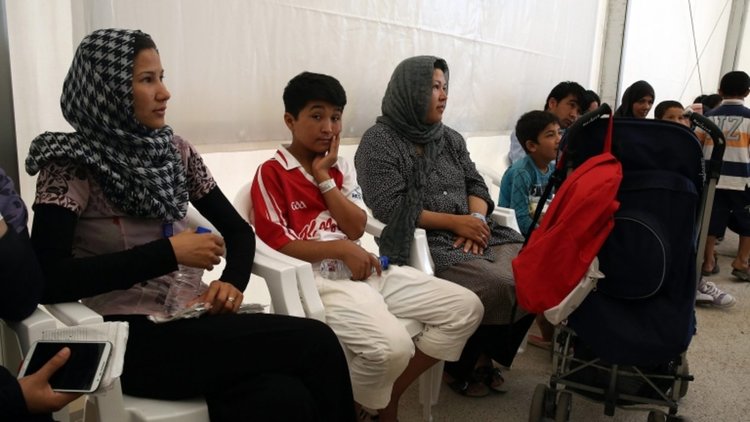 В Германия разследват източване на помощи от бежанци