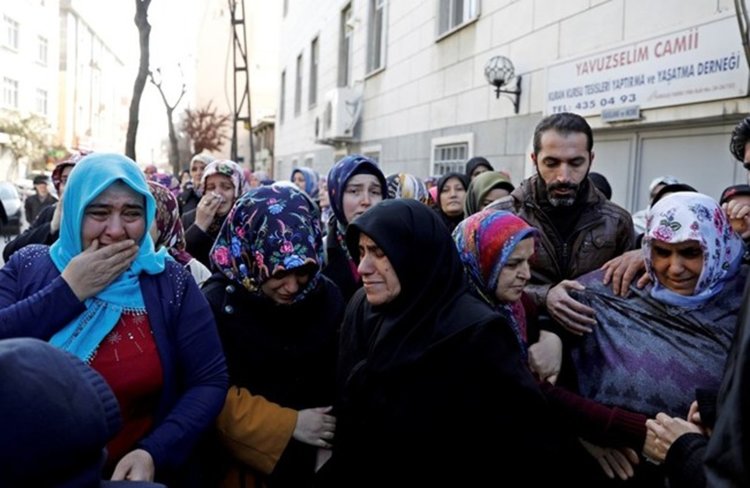 Истанбул погребва жертвите на терористичната атака 