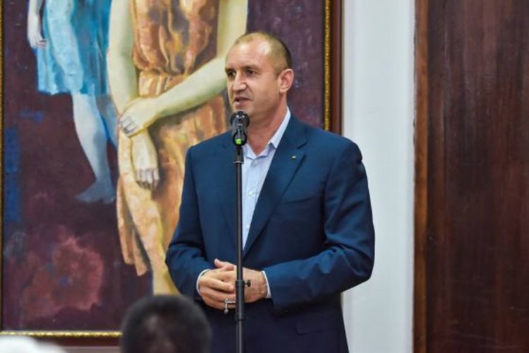 Радев "приземи" обществена поръчка на ГЕРБ за 200 милиона лева