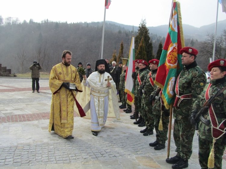 Освещават бойните знамена на 6 януари, честваме 169 години от рождението на Ботев