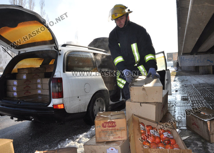 Опел на сладкар се запали в движение в Хасково и изгоря
