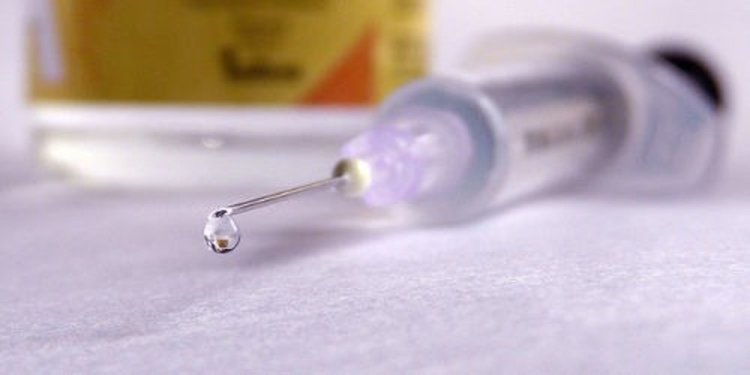 Въвеждаме профилактична ваксина, оспорвана в доста страни по света