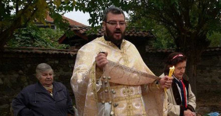 Очакват ни на 6 януари за ваденето на кръста от басейна пред пощата