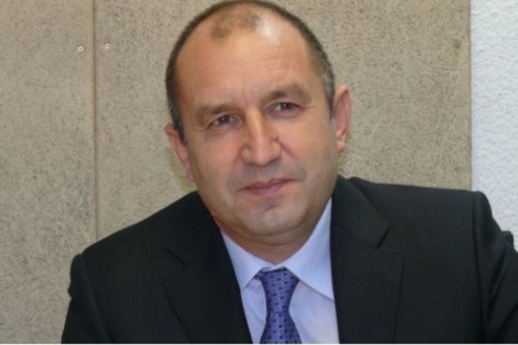 Румен Радев готвел за служебния кабинет хора от екипа си