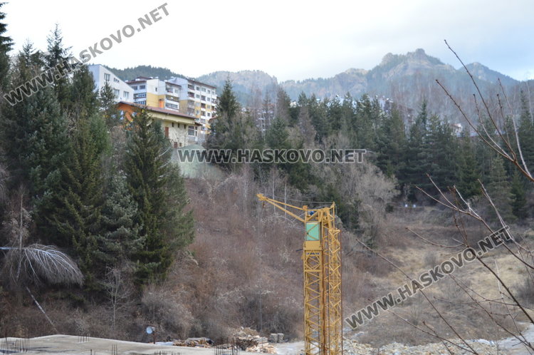 Спецекипи на всички проходи и входове на Смолян: Връщат автомобили с летни гуми