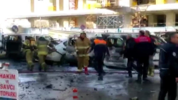 Експлозия разтърси Измир, има убити и ранени  (видео)