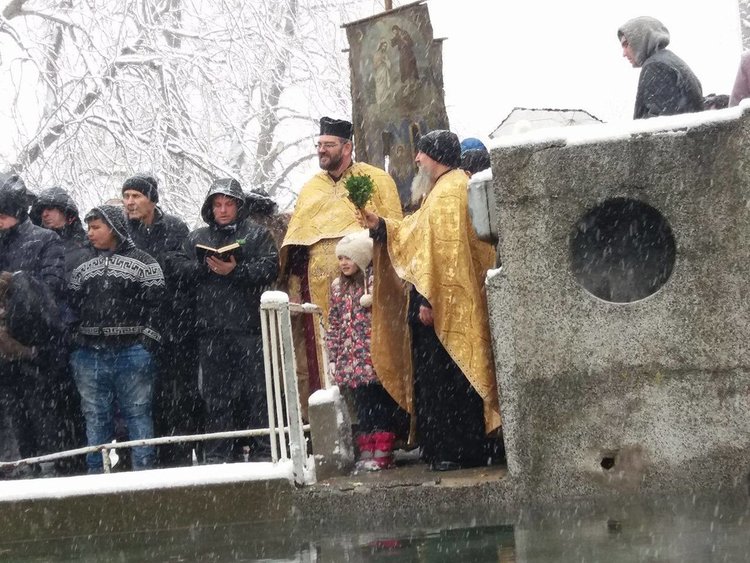 Красиво снежно Богоявление зарадва първомайци