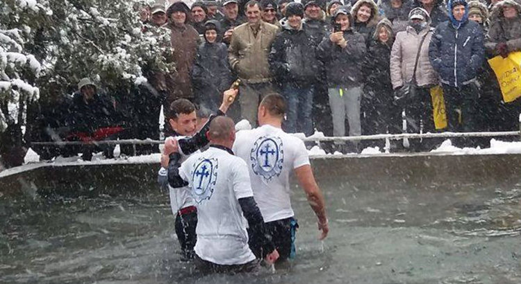 Красиво снежно Богоявление зарадва първомайци