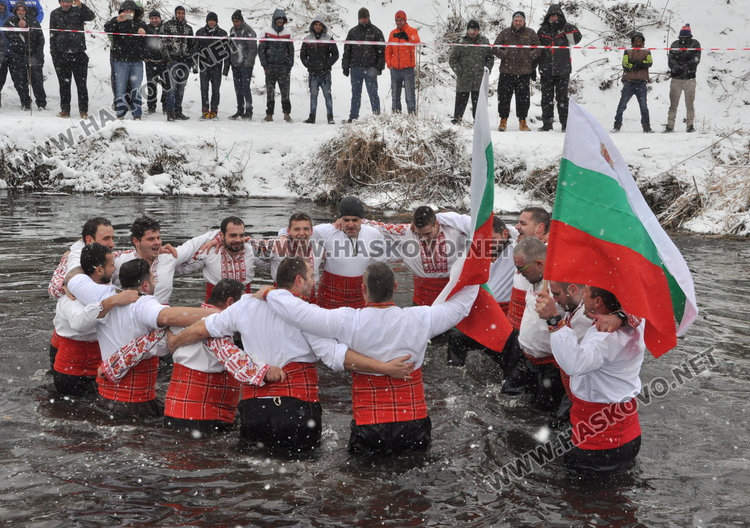 Ученик от ПМГ Хасково спаси кръста от Олу дере край Харманли