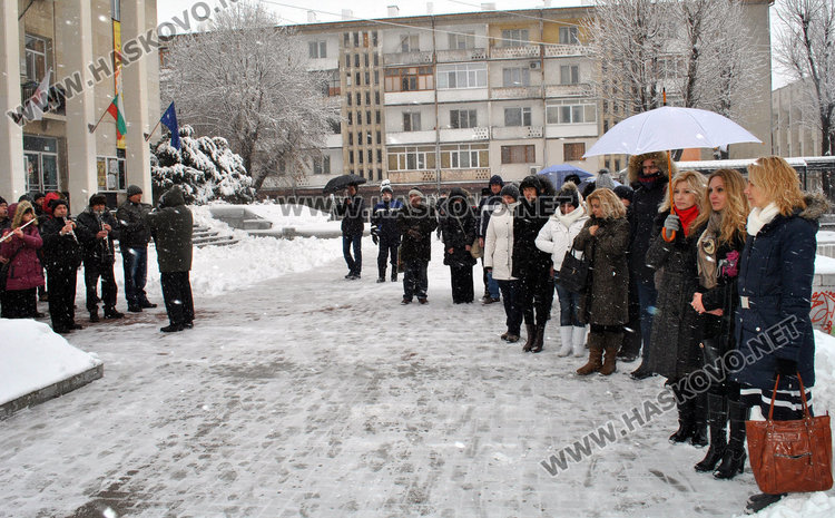 "Моята молитва", венци и цветя за годишнината на Ботев в Хасково