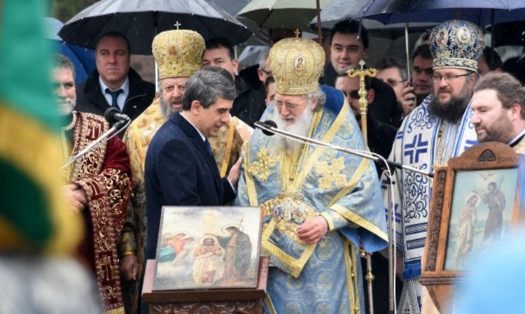 Водосвет на бойните знамена на Богоявление 