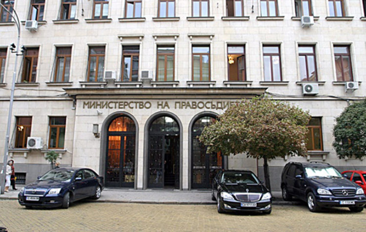 “Домашните арестанти” под електронно наблюдение