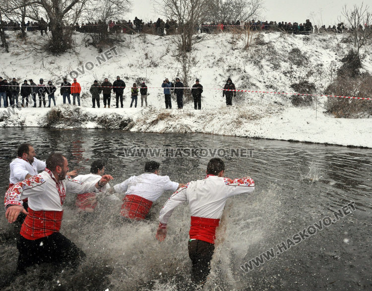 Ученик от ПМГ Хасково спаси кръста от Олу дере край Харманли