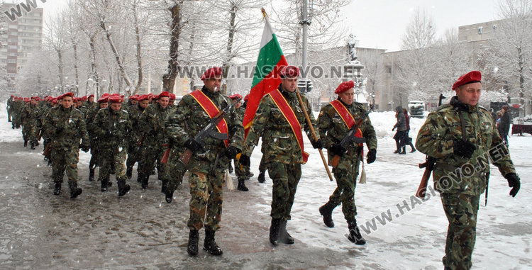 Осветиха бойните знамена на Йордановден в Хасково