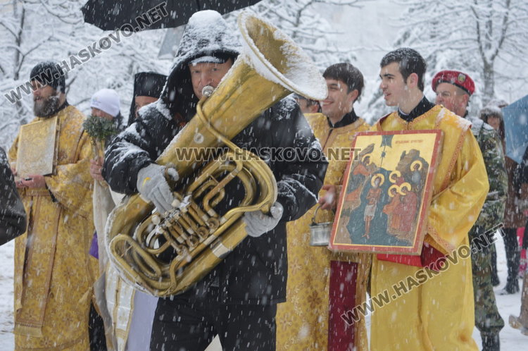 На Богоявление в Смолян: Осветиха бойните знамена на 101 Алпийски батальон, на 21–ви Пехотен средногорски полк и на Трети охранителен взвод, участвал в мисия в Афганистан