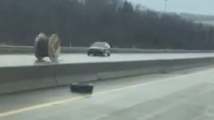 Огромна макара в насрещното на американска магистрала (видео)