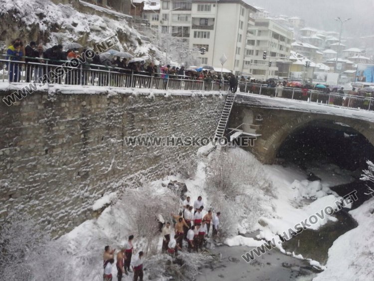 Имаше ли истински и смислен ритуал по мятане на кръста на Богоявление в Смолян?