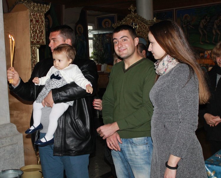Малката Бориса бе кръстена днес в тукашната църква