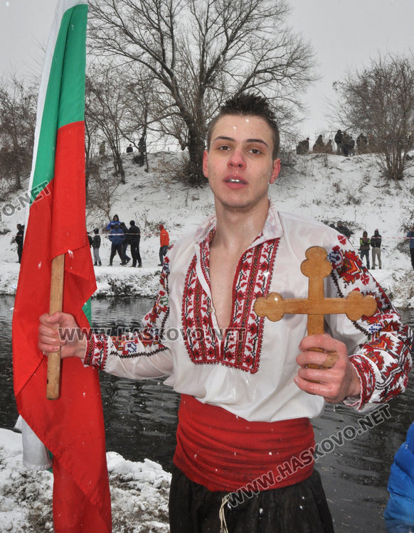 Ученик от ПМГ Хасково спаси кръста от Олу дере край Харманли