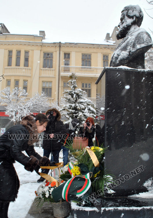 "Моята молитва", венци и цветя за годишнината на Ботев в Хасково