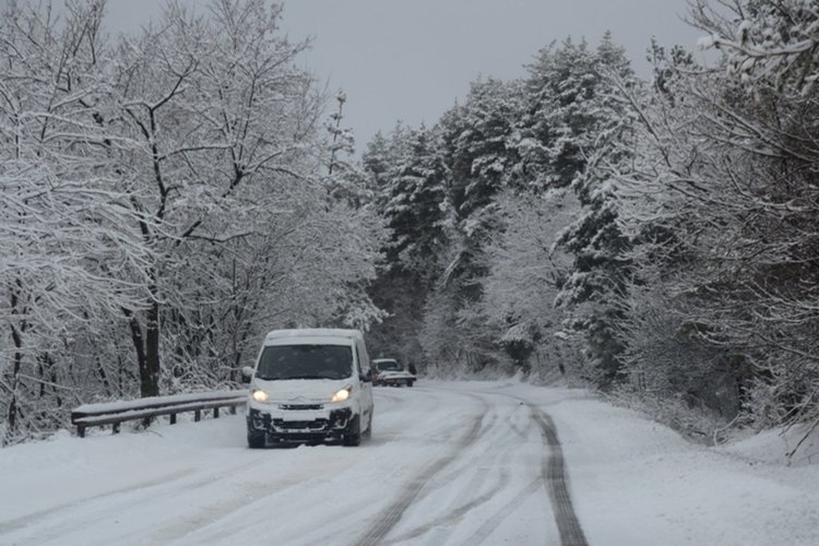 Пътят Ардино – Кърджали проходим, над 20 см сняг на Далджа