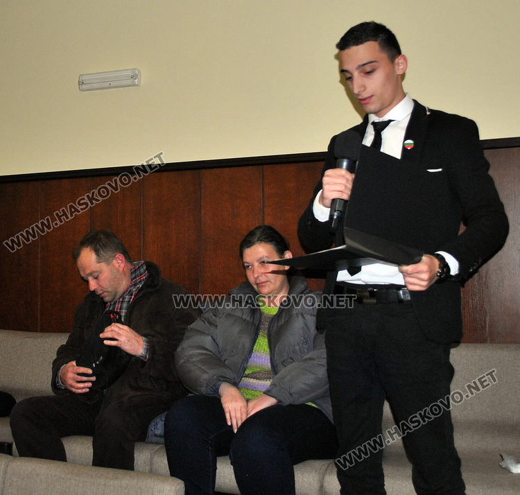 Младежите от БСП искат пари за младежки дейности