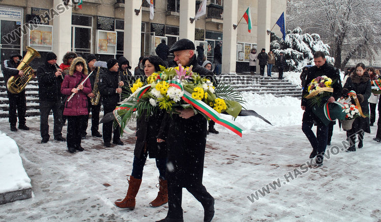 "Моята молитва", венци и цветя за годишнината на Ботев в Хасково