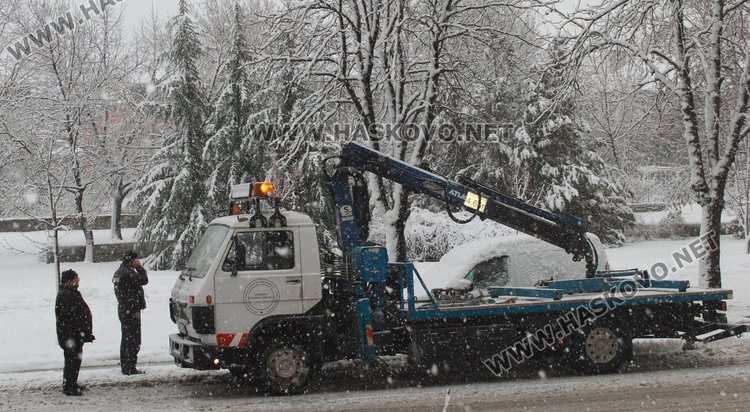 С паяк бяха вдигани паркираните по булевардите коли тази сутрин