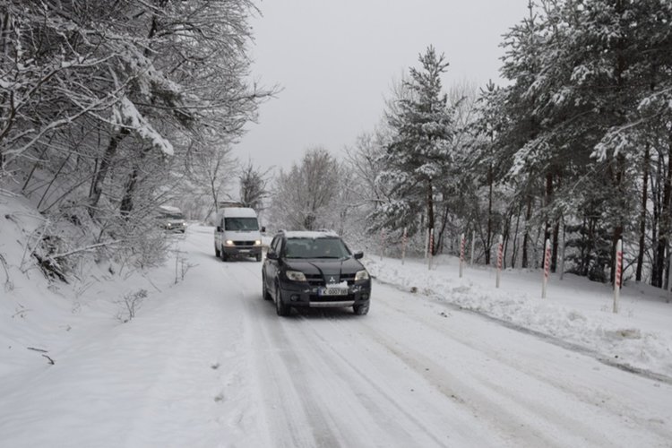 Пътят Ардино – Кърджали проходим, над 20 см сняг на Далджа