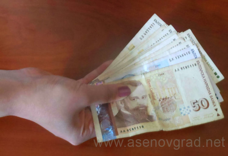 12 месеца помощ за безработица при 12 години стаж