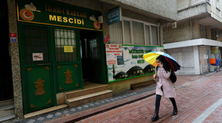 В Турция за ден са уволнени още 6000 души заради опита за преврат