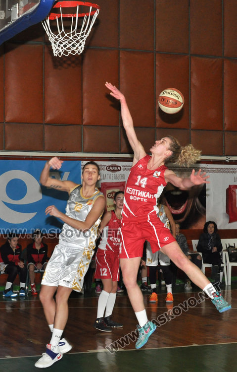 "Хасково-2012" размаза у дома "Септември-97"  със 142 на 58