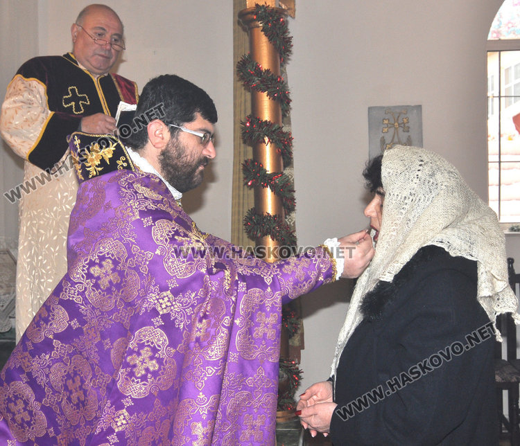 Арменската общност в Хасково отпразнува Коледа на 8-ми януари